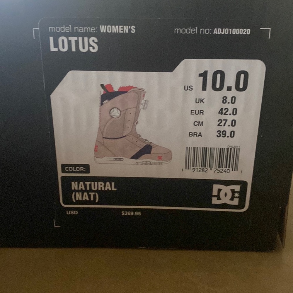 DC Women’s size 10 Snowboarding Boot